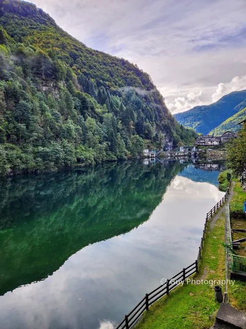 Emerald valley lake